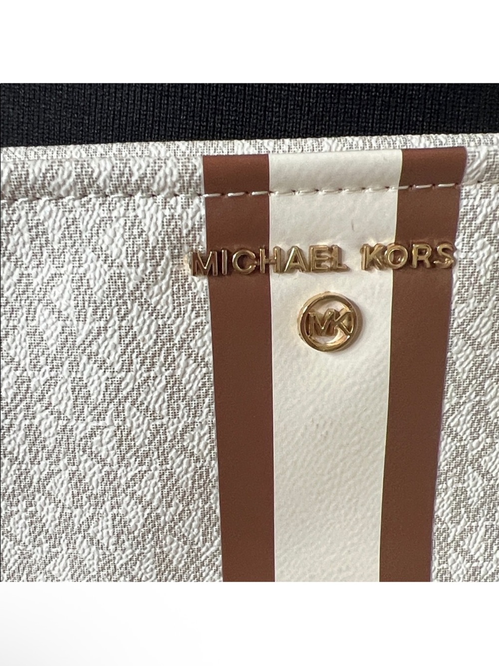 Like new condition, Michael Michael Kors belt bag S/M - Picture 9 of 12